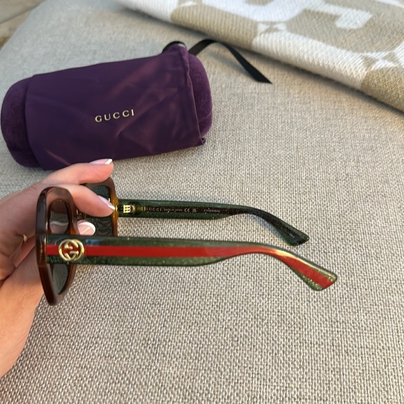 Gucci Oversized Women’s Sunglasses - Picture 4 of 9